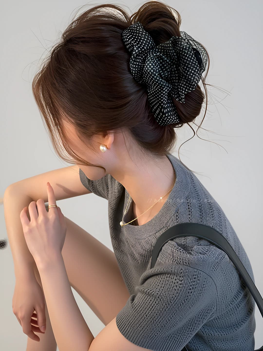 1# Black polka dot acrylic clip ~12.5 cm