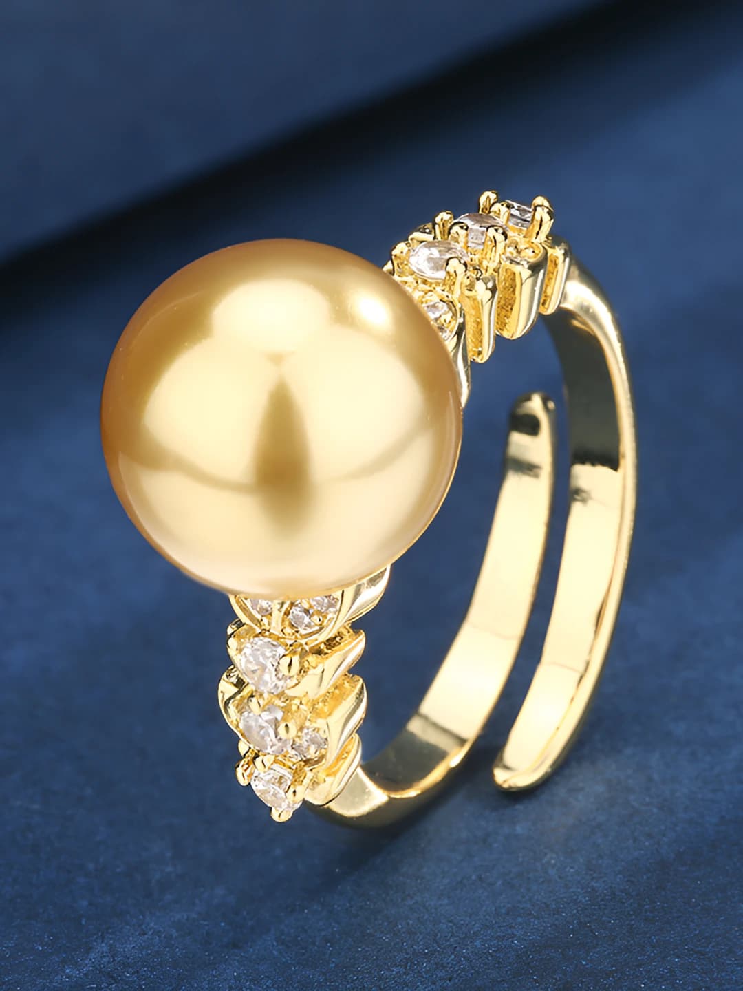 Yellow gold, gold pearl