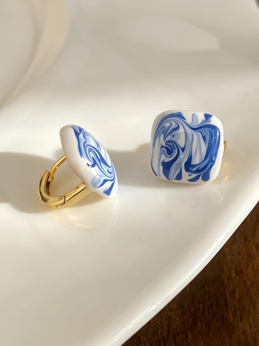 Women's retro square blue and white pattern earrings