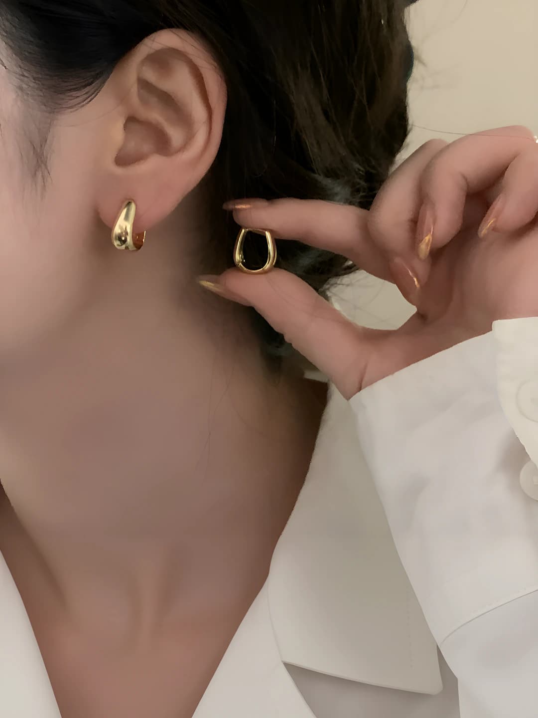 Women's metal style U-shaped geometric stud earrings, 18k gold plating, mid lightweight luxury design