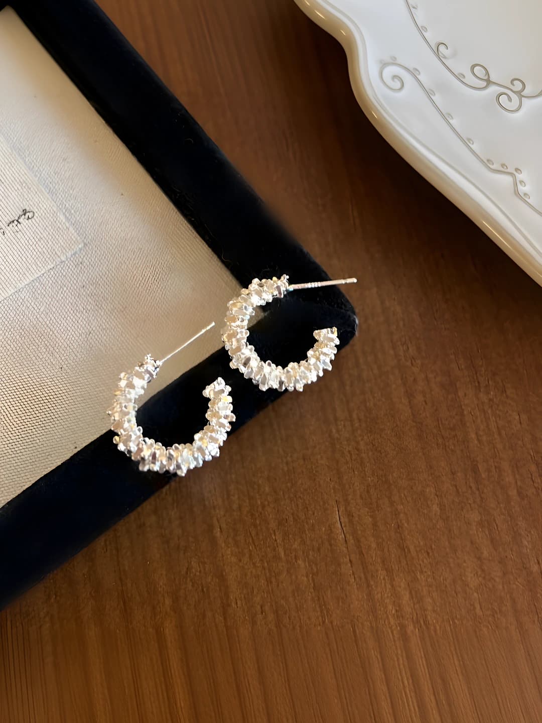 1.7cm серебряное C-кольцо, мелкий серебро серьги, позолота