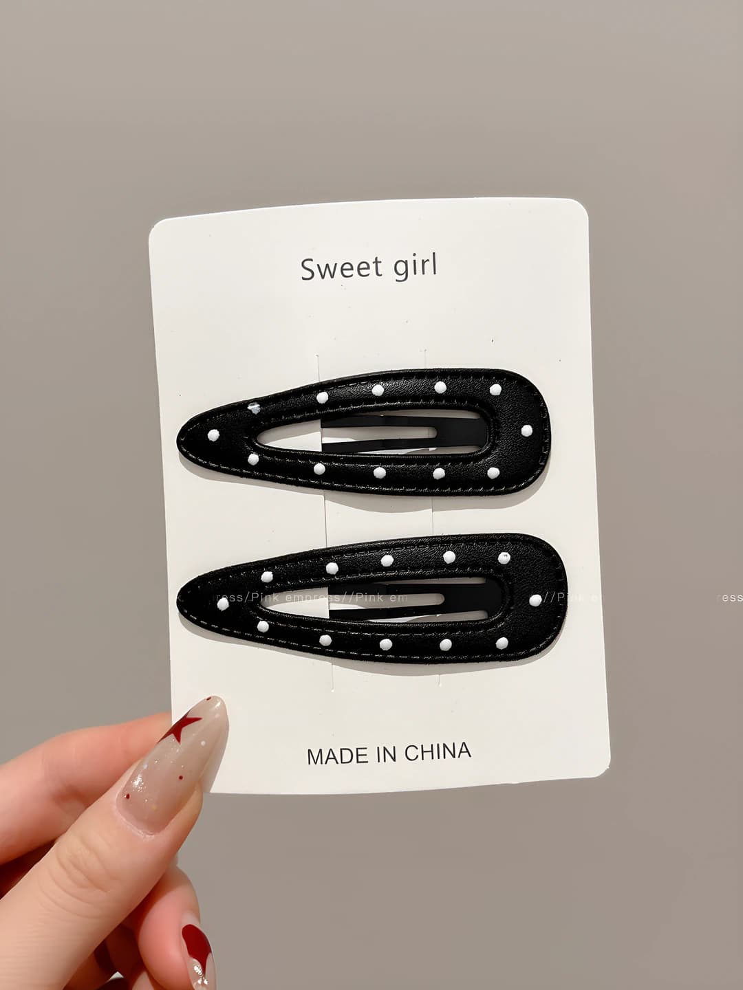 Qora, nuqali, tomchi, ~7.5 sm
