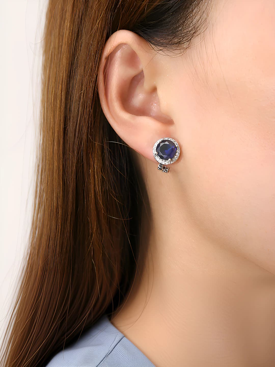Women's copper stud earrings with rhinestones and blue sapphires, round shape, electroplated, minimalist and sweet style