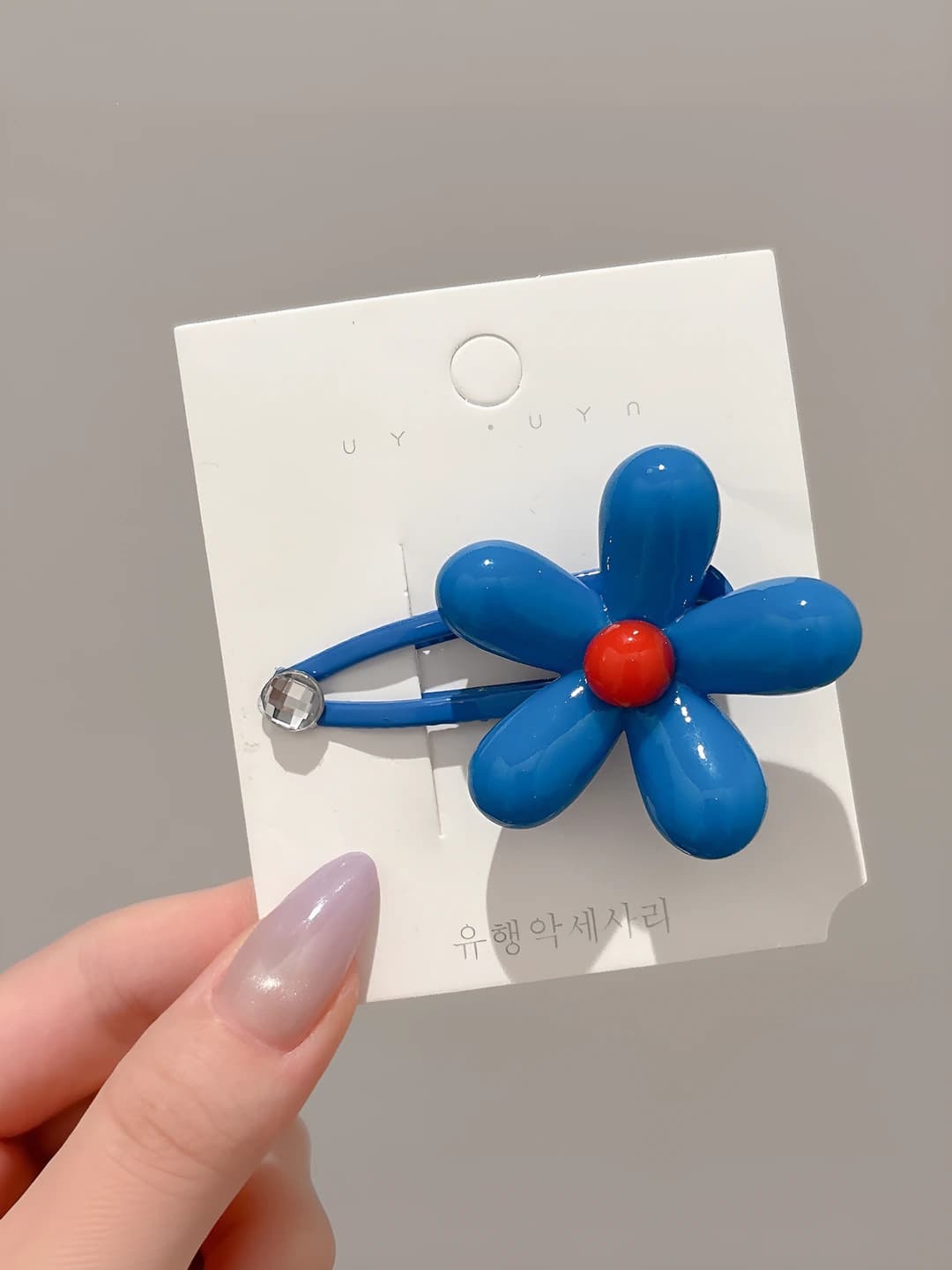 Blue flowers, ~5 cm, flowers ~4 cm