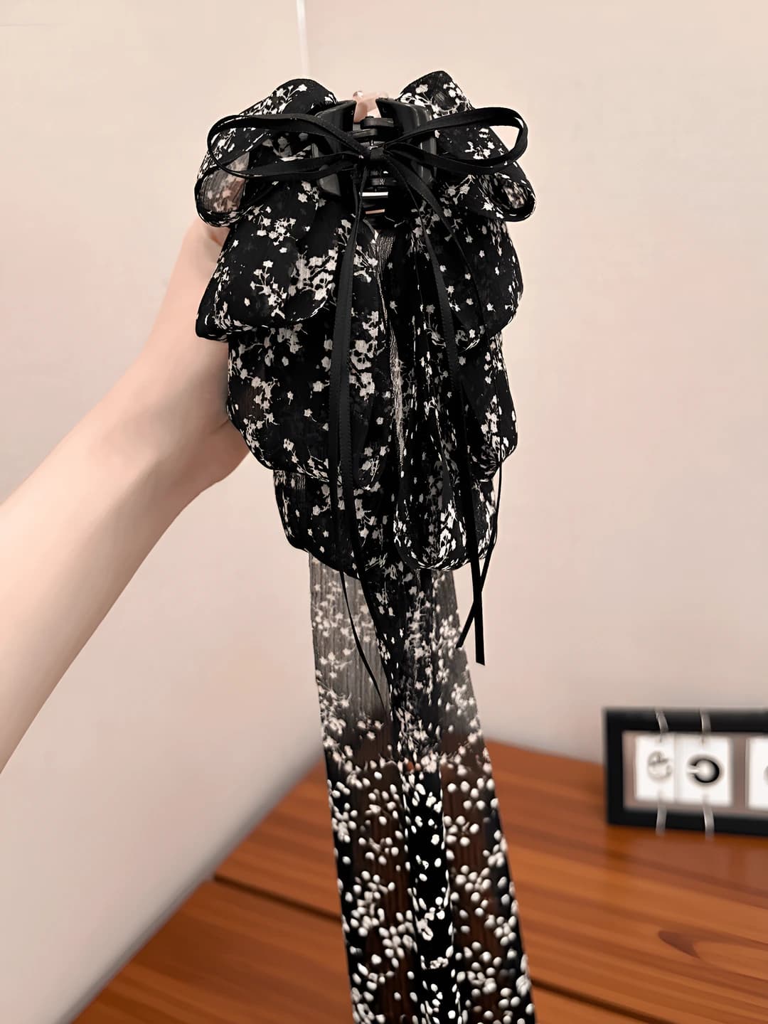 2# Black-white floral