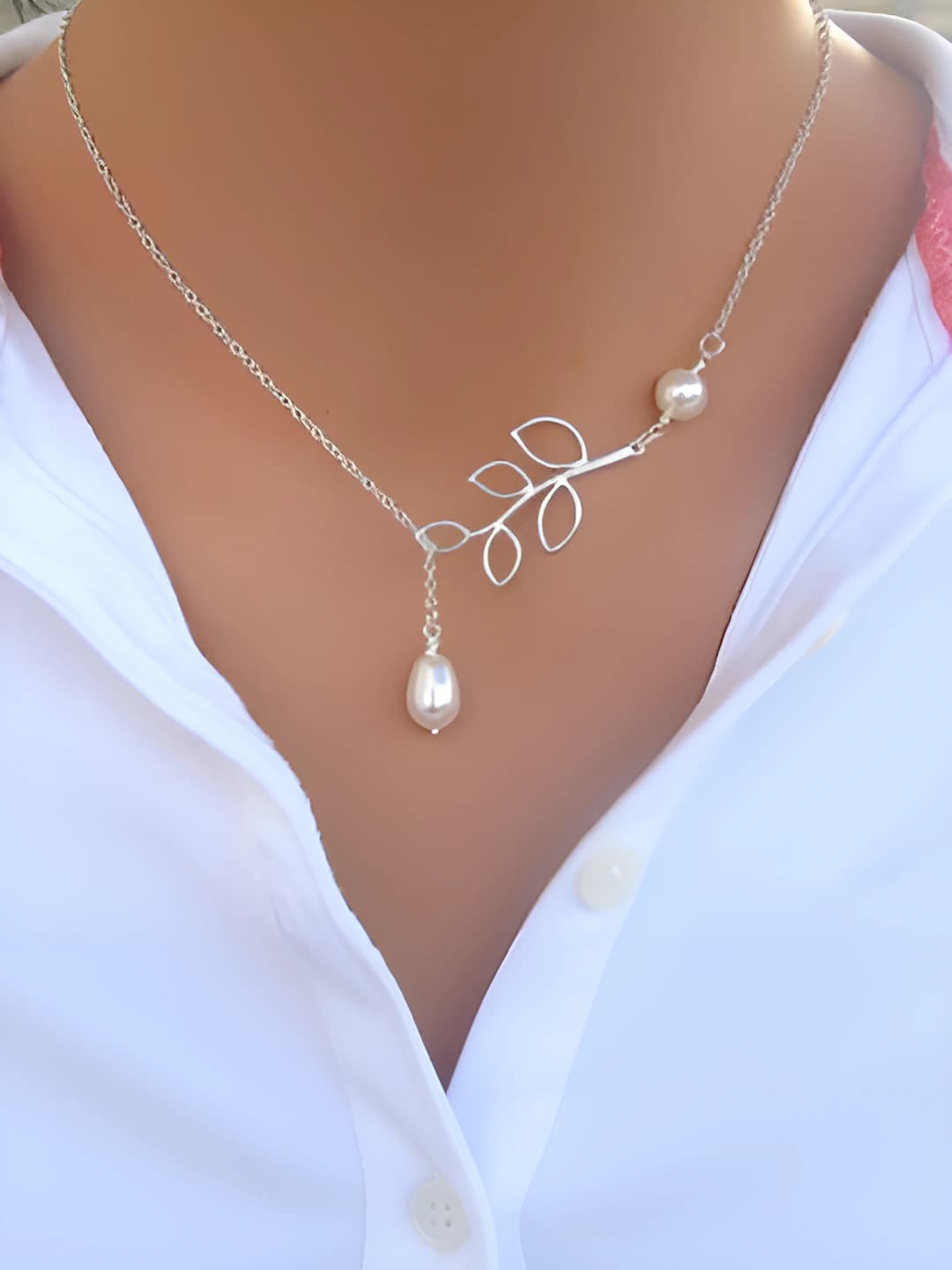 Women's jewelry: electroplated alloy, pearl and leaf design, short chain