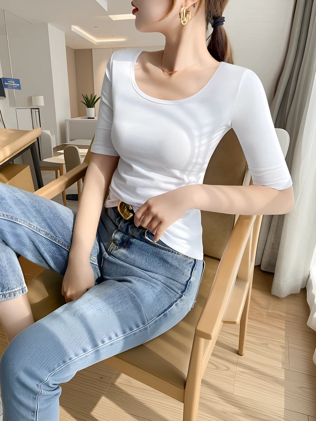 White, regular crew neck