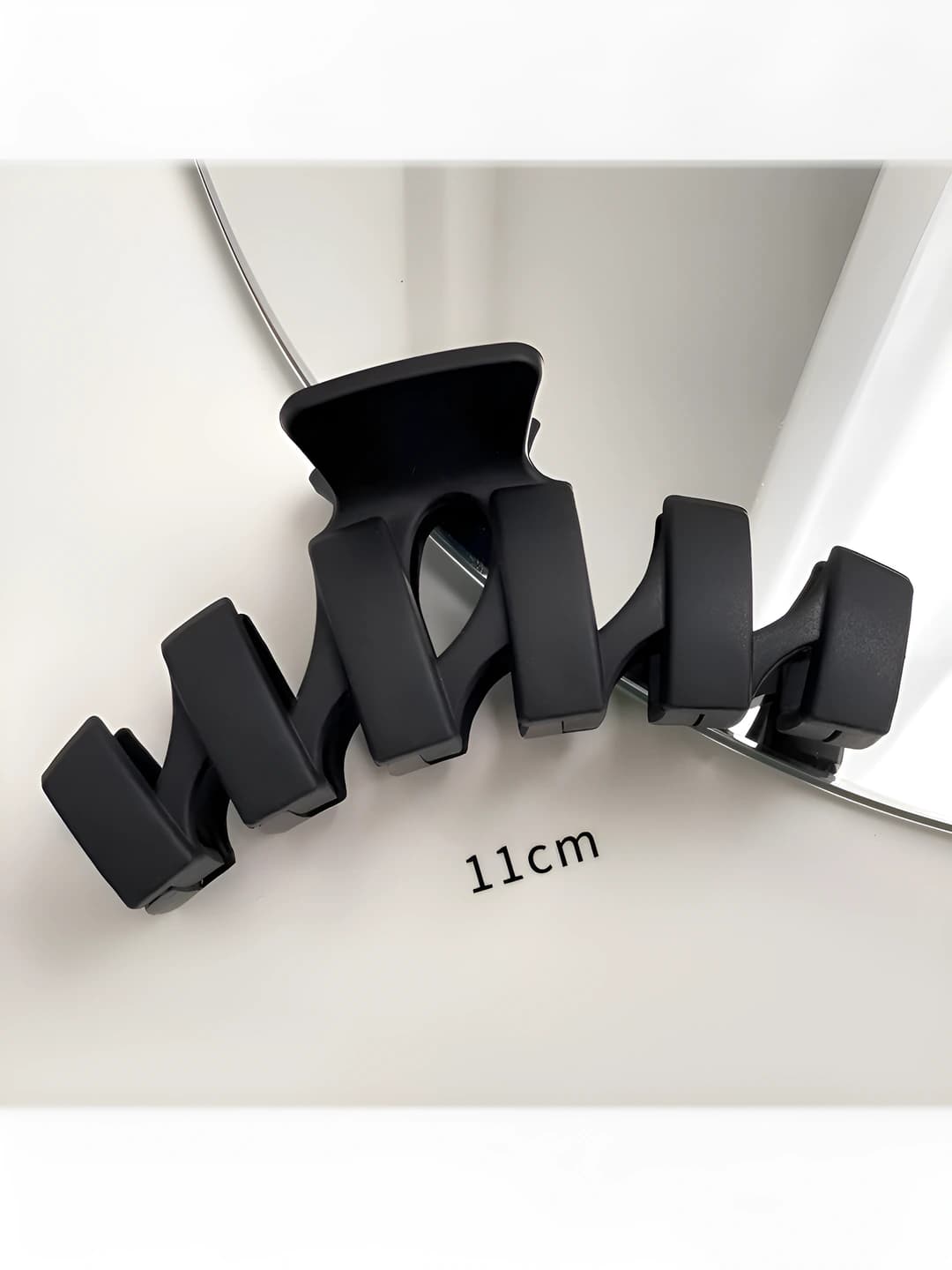 Irregular black 11 cm