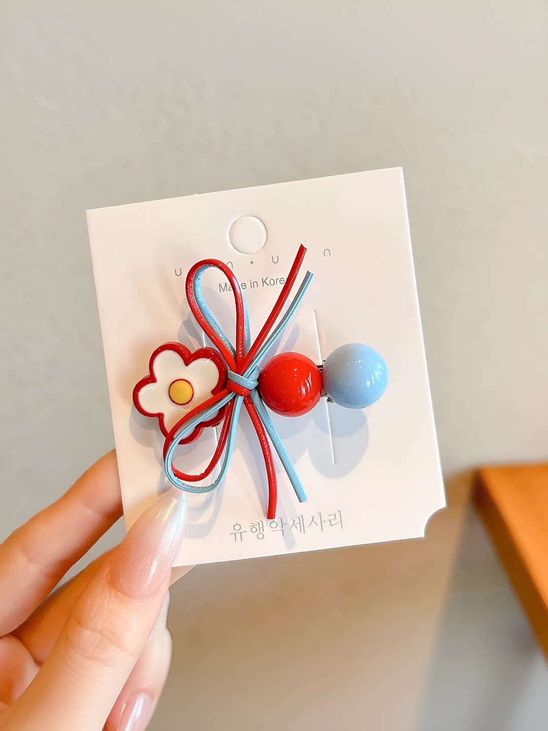 Red-blue floral side clip, 5.5 cm
