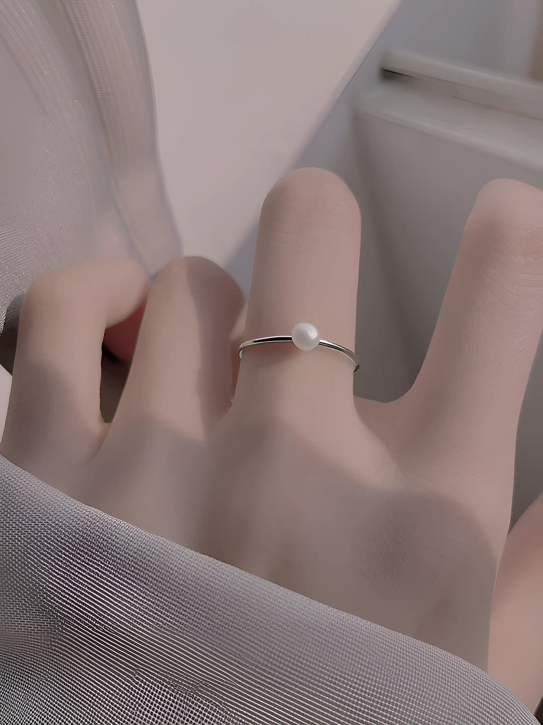 Women's pearl ring in Korean style with geometric design