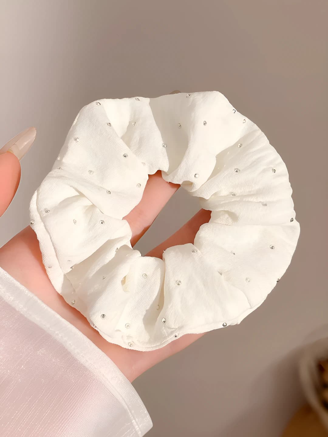 Молочный, стразы, 10 см