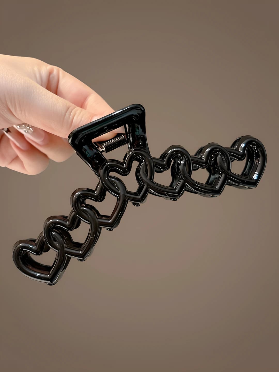 Black acrylic heart clip ~13 cm