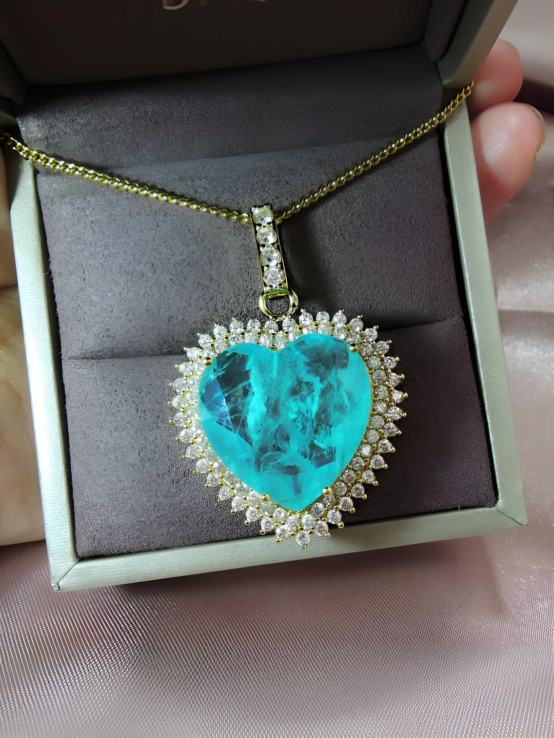 Women's chain necklace with colored stone, imitated Paraiba heart-shaped 20*20 large pendant, fashionable
