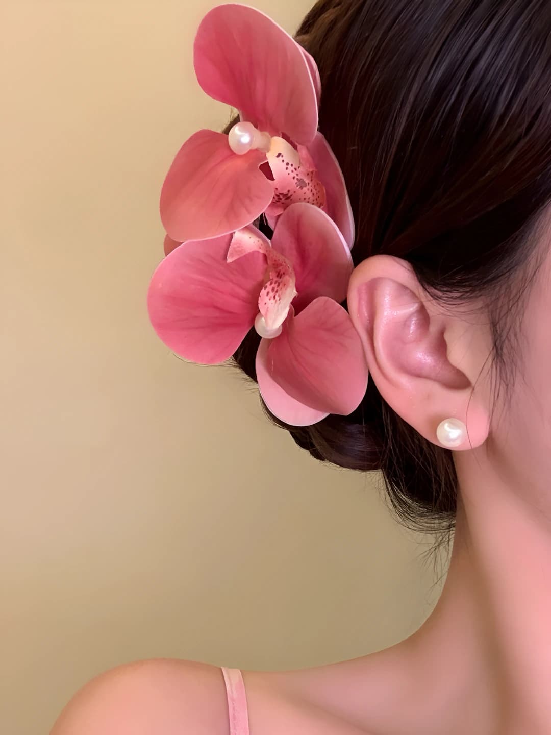 Ayollar uchun soch toʻgʻnagʻichlari va taroqlar: gʻilos rangli phalaenopsis orkideasi guli shaklidagi soch toʻgʻnagʻich, qoʻlda ishlangan, mato material, dam olish uslubidagi, yon tomon uchun