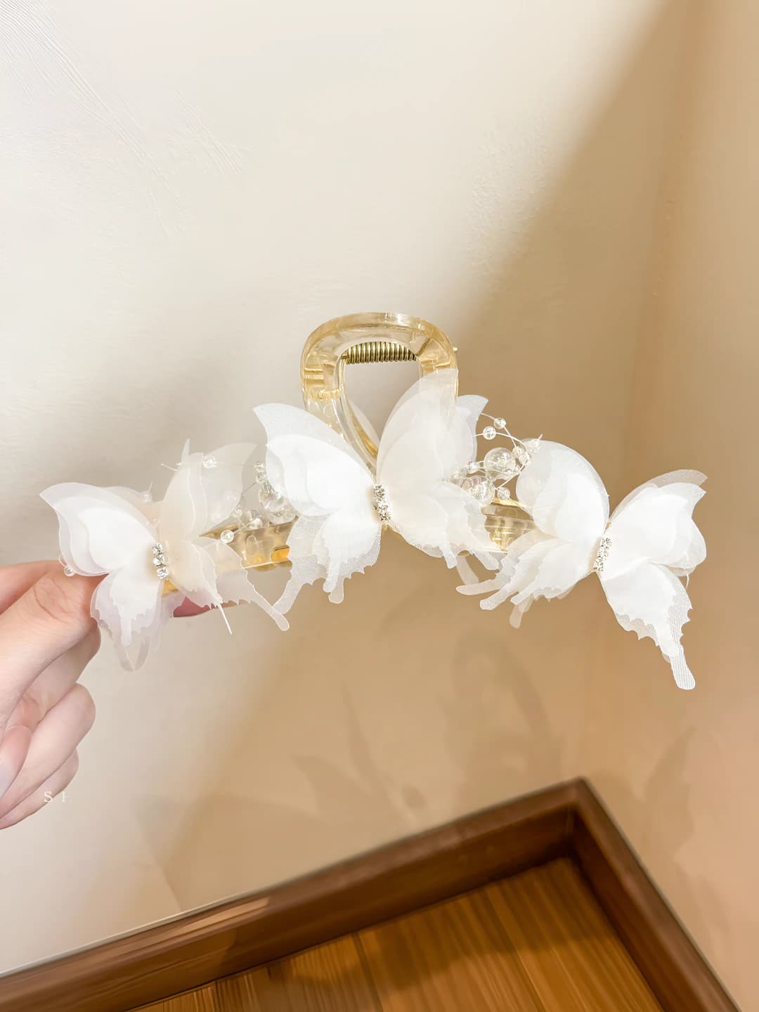 White butterfly clip 13 cm