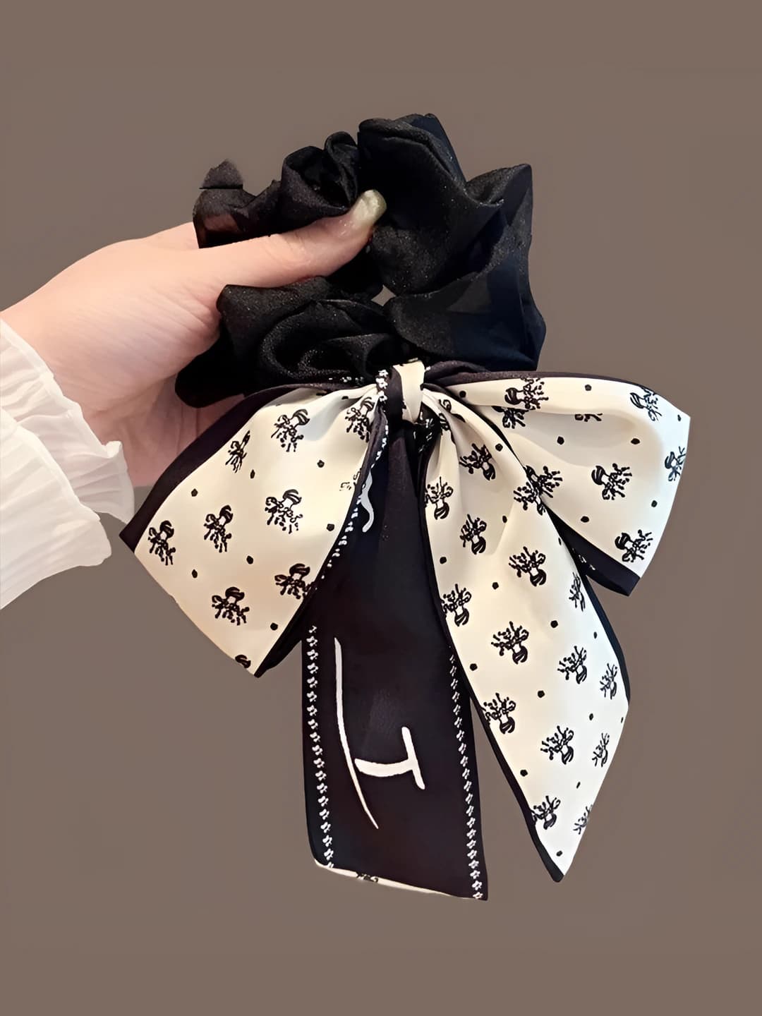 2# Premium black ring ~9 cm ribbon ~18 cm