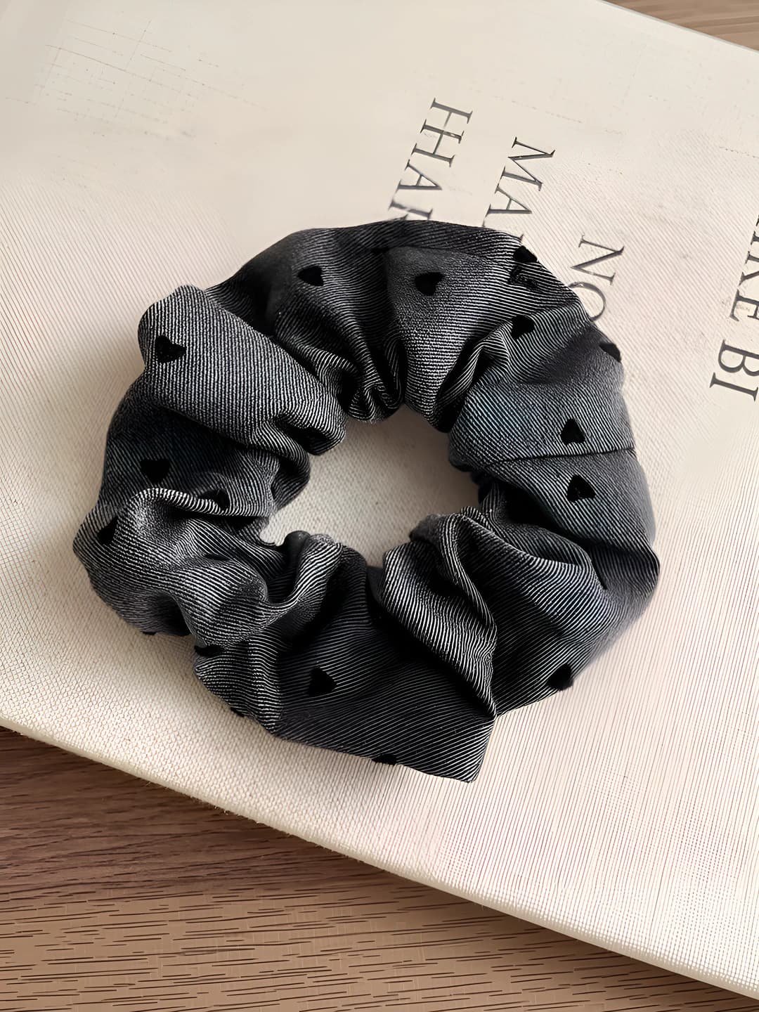 Grey ring heart scrunchie
