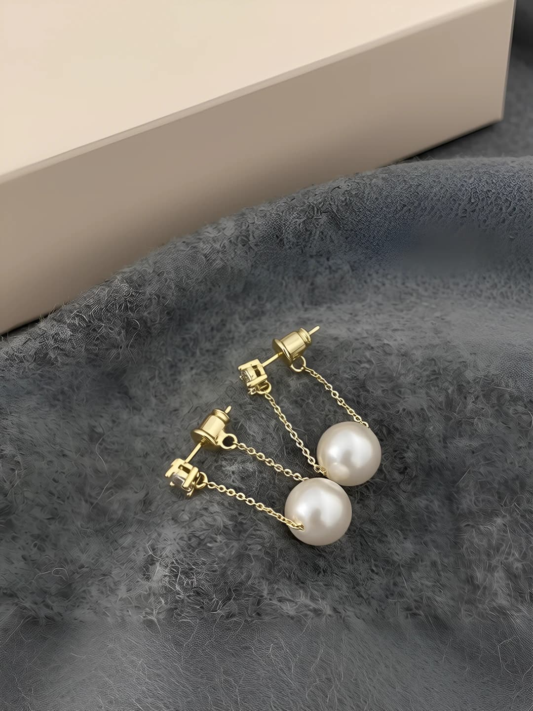 A-90 oq Swarovski chelak quloqlik