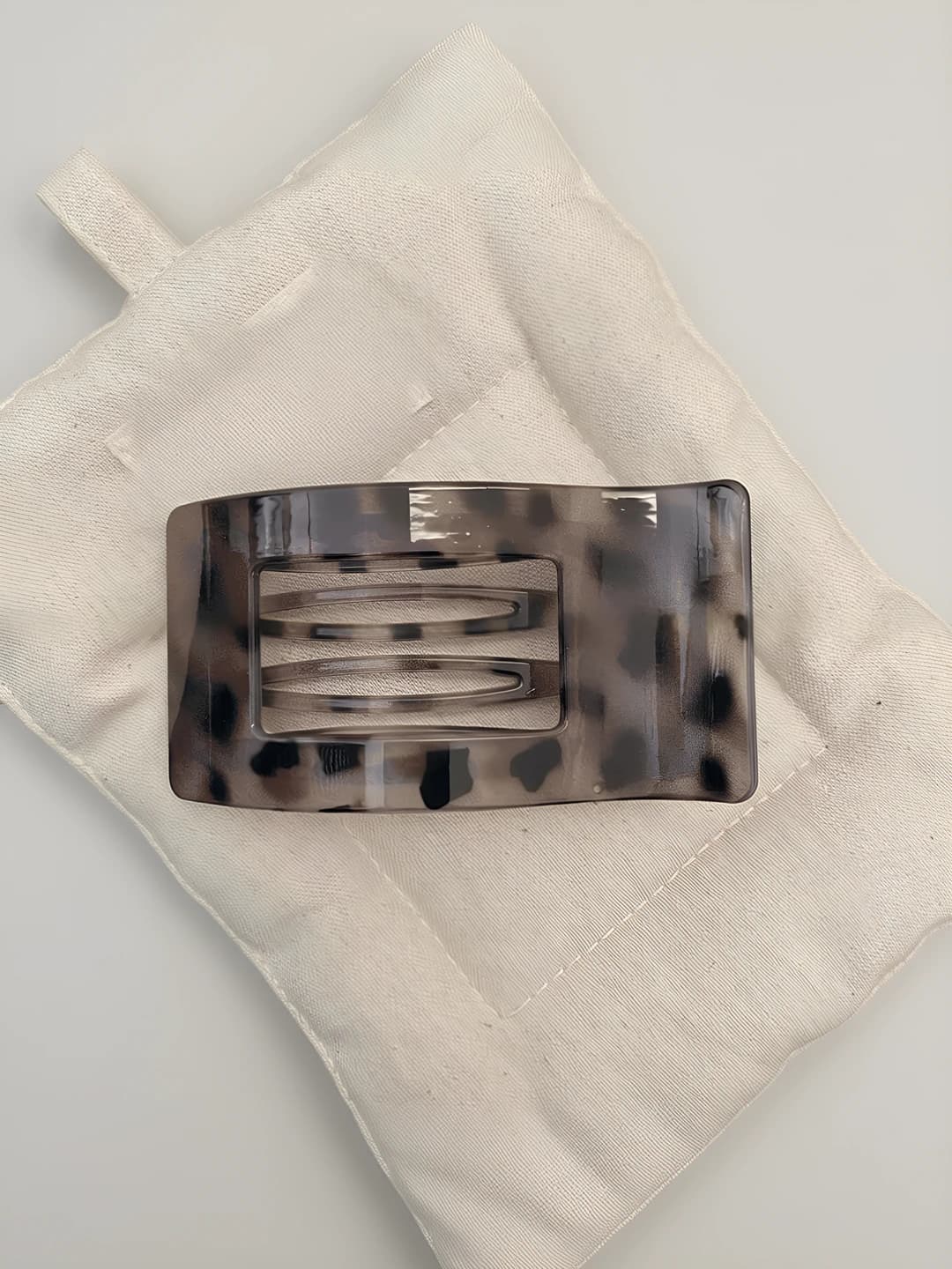 2# Grey leopard 10x5cm