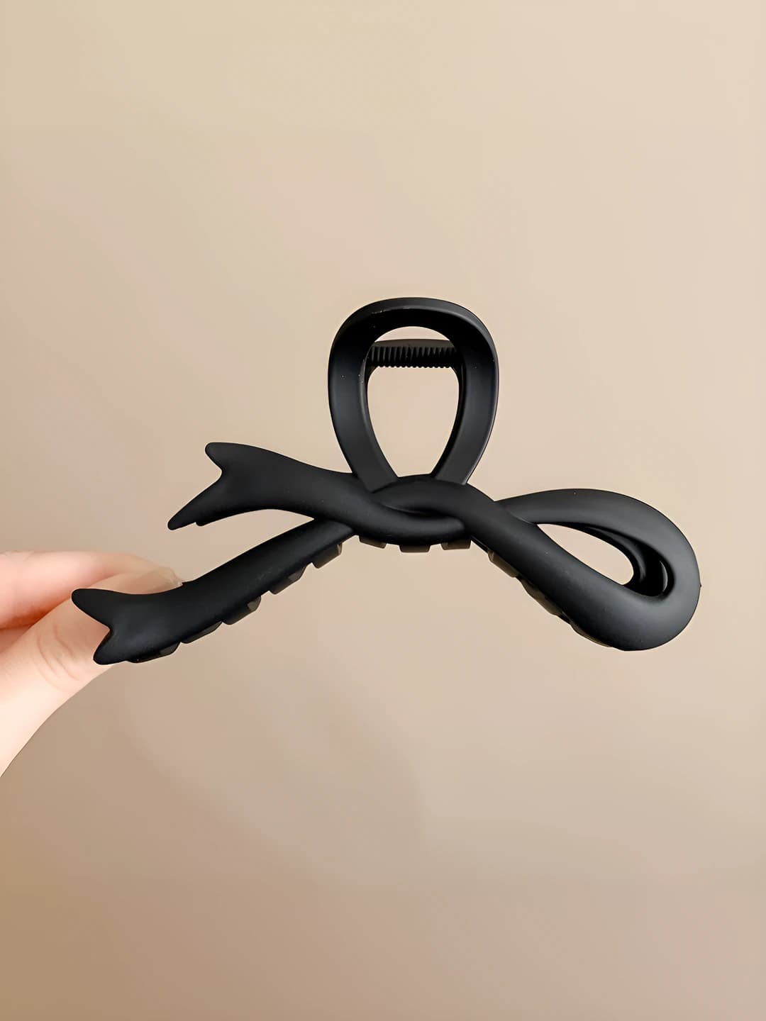 5# matte black bow clip