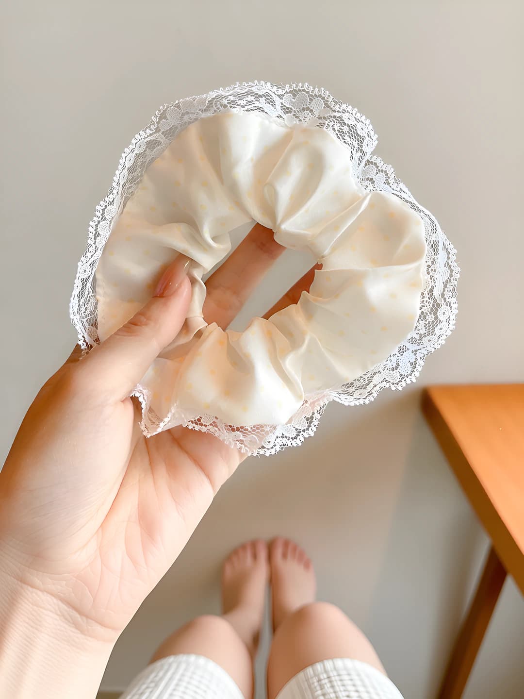 Yellow polka dot lace, 12 cm