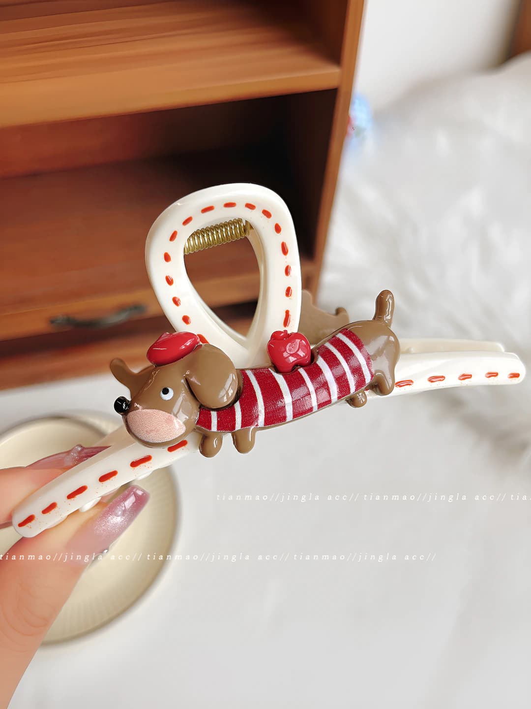 Red dog graffiti, double-sided clip, 13 cm