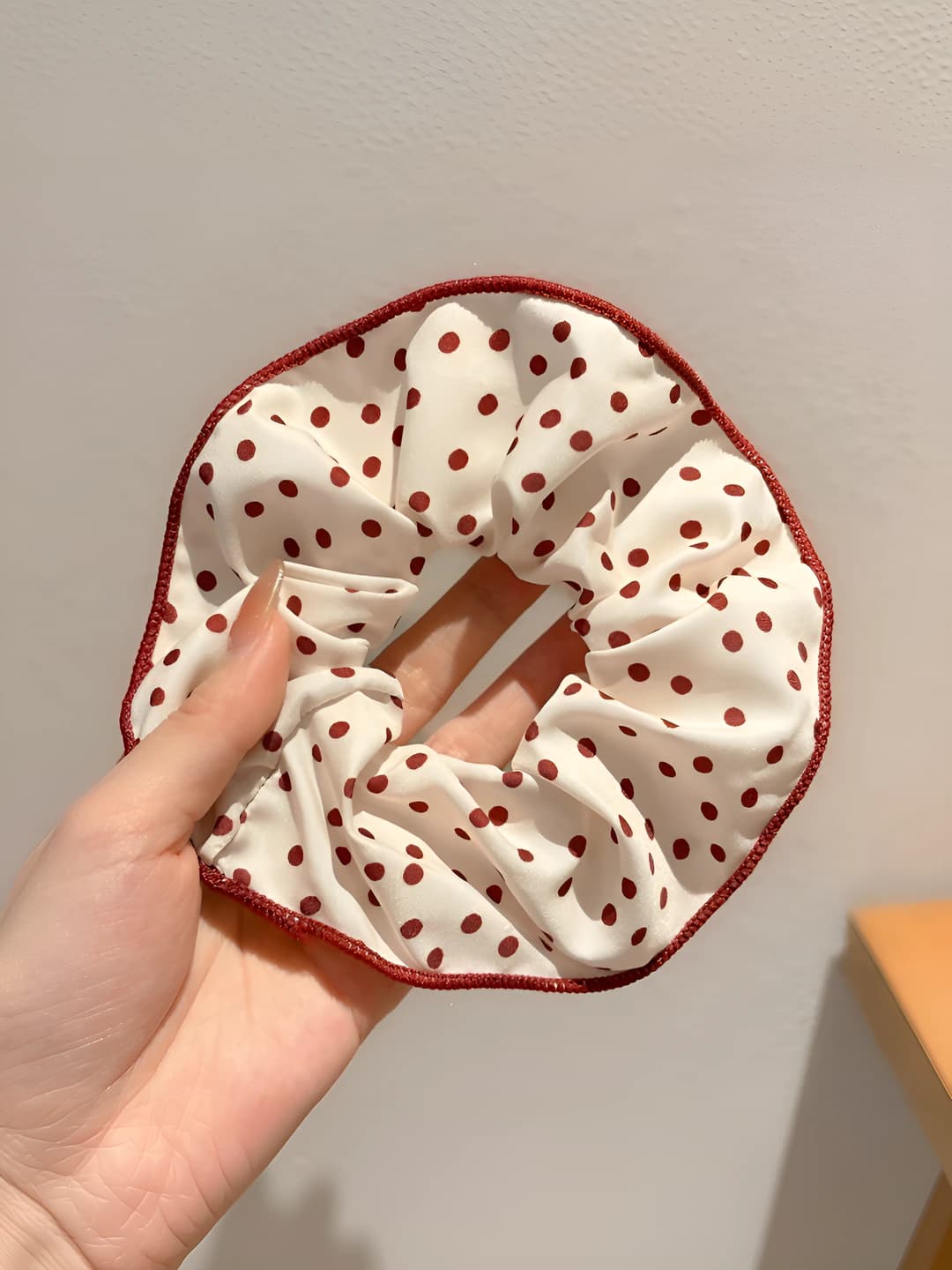 White polka dot, 14 cm