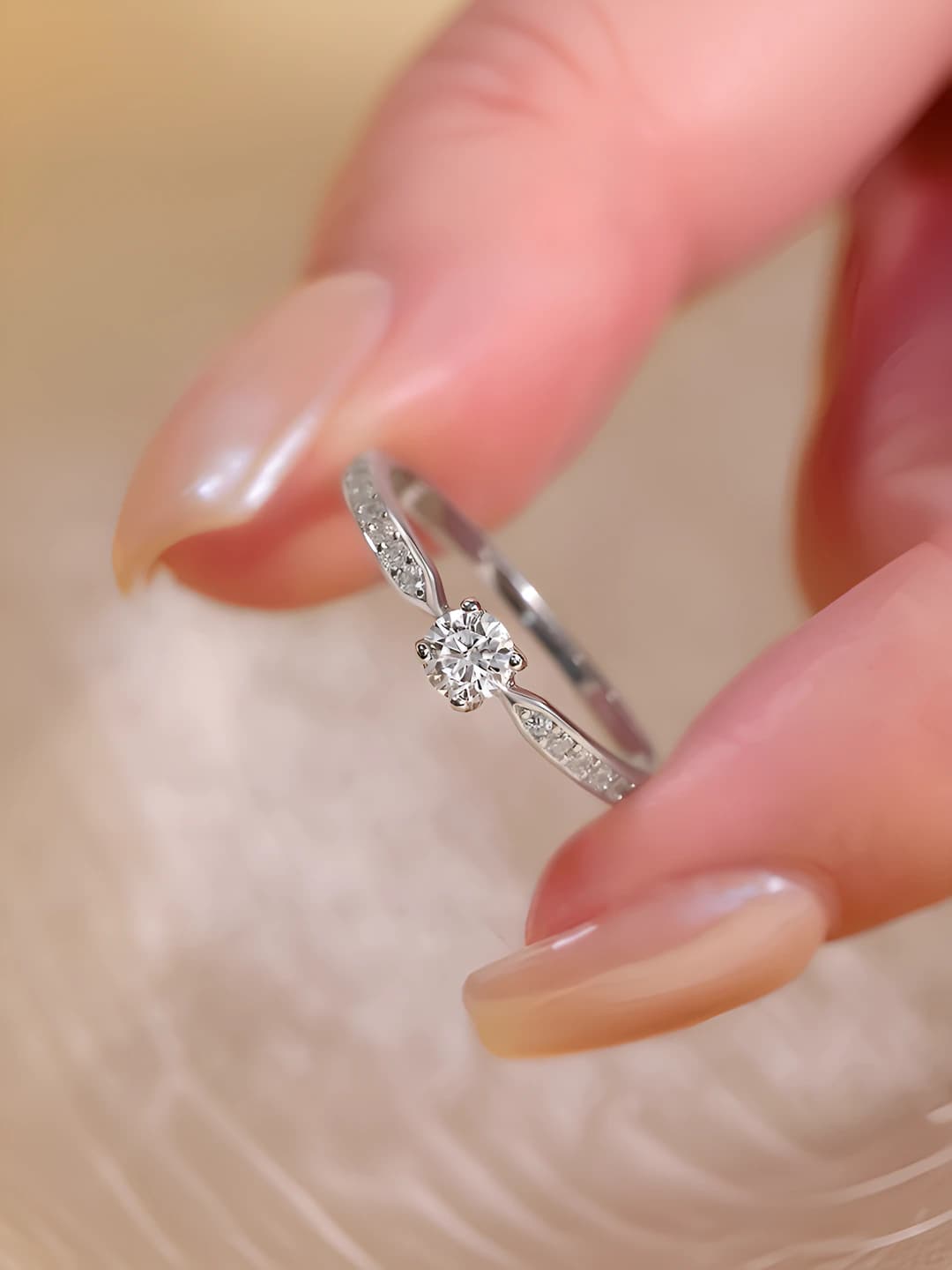 Single diamond, 4 prong