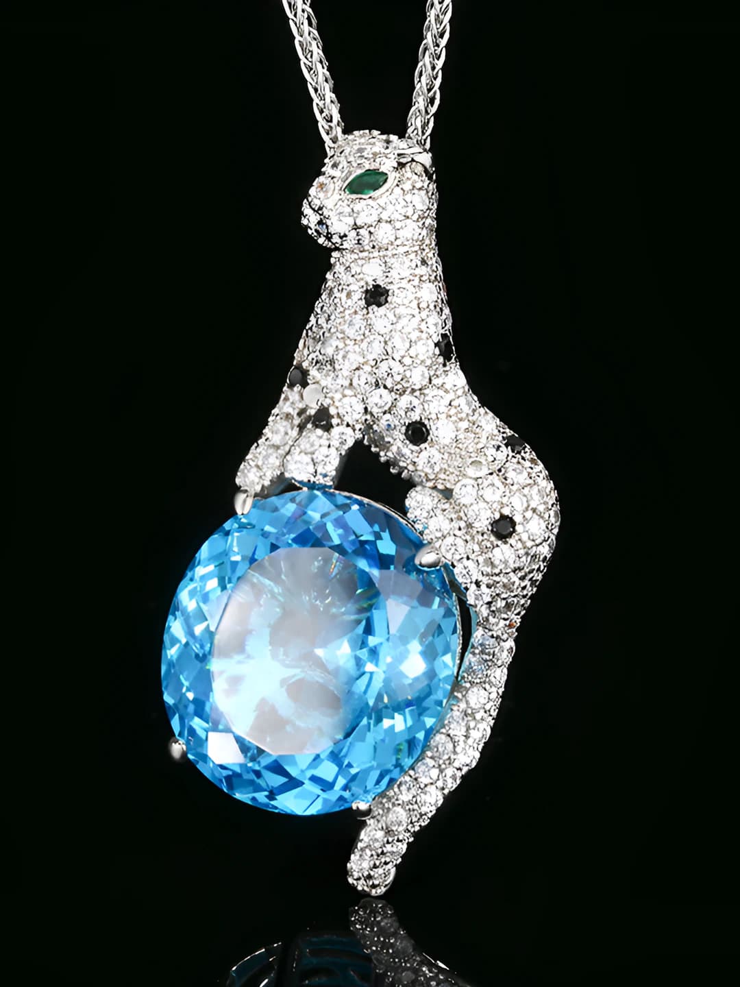 Aquamarine pendant with chain