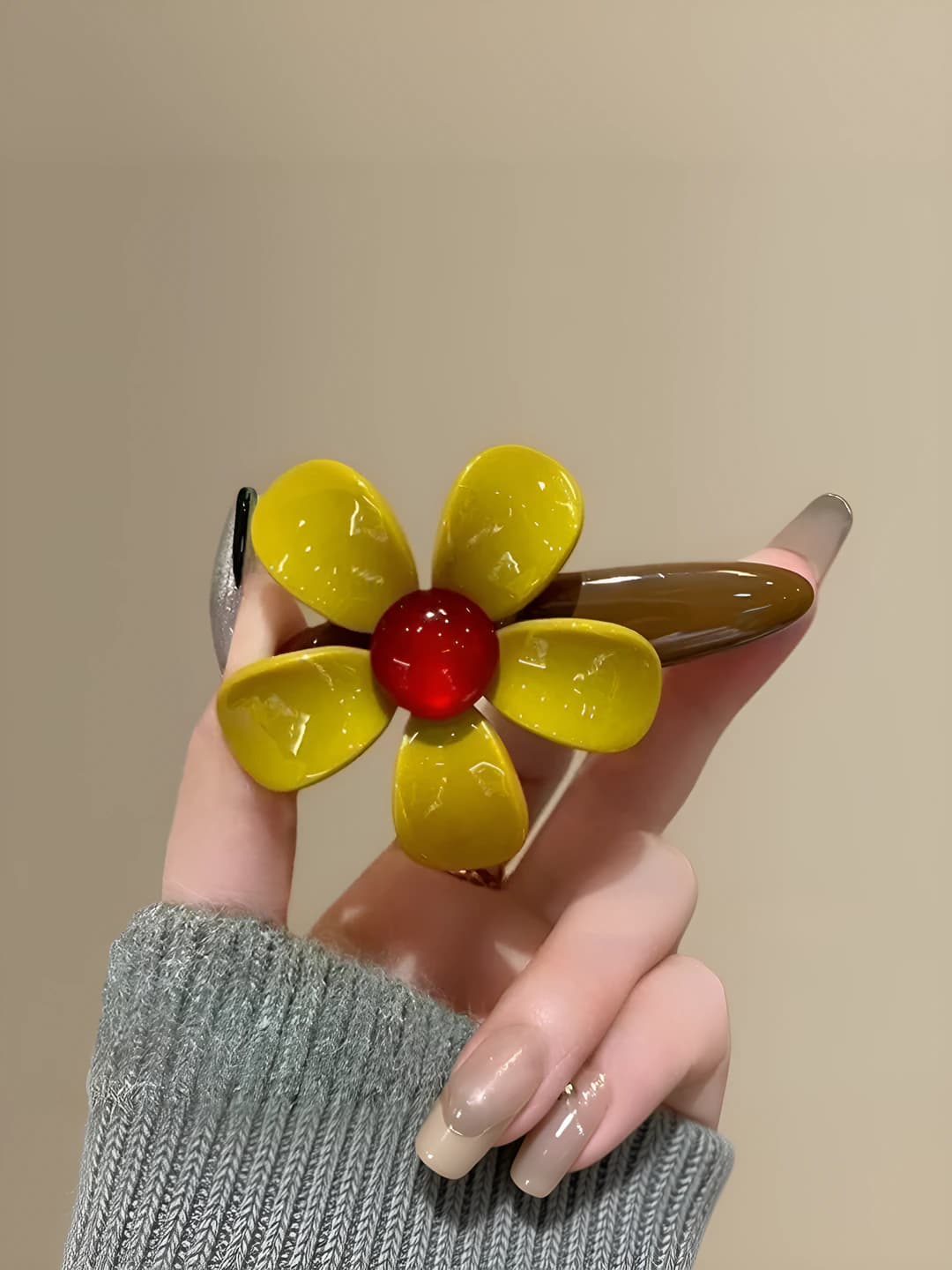 1# Yellow flower clip, 6.5 cm