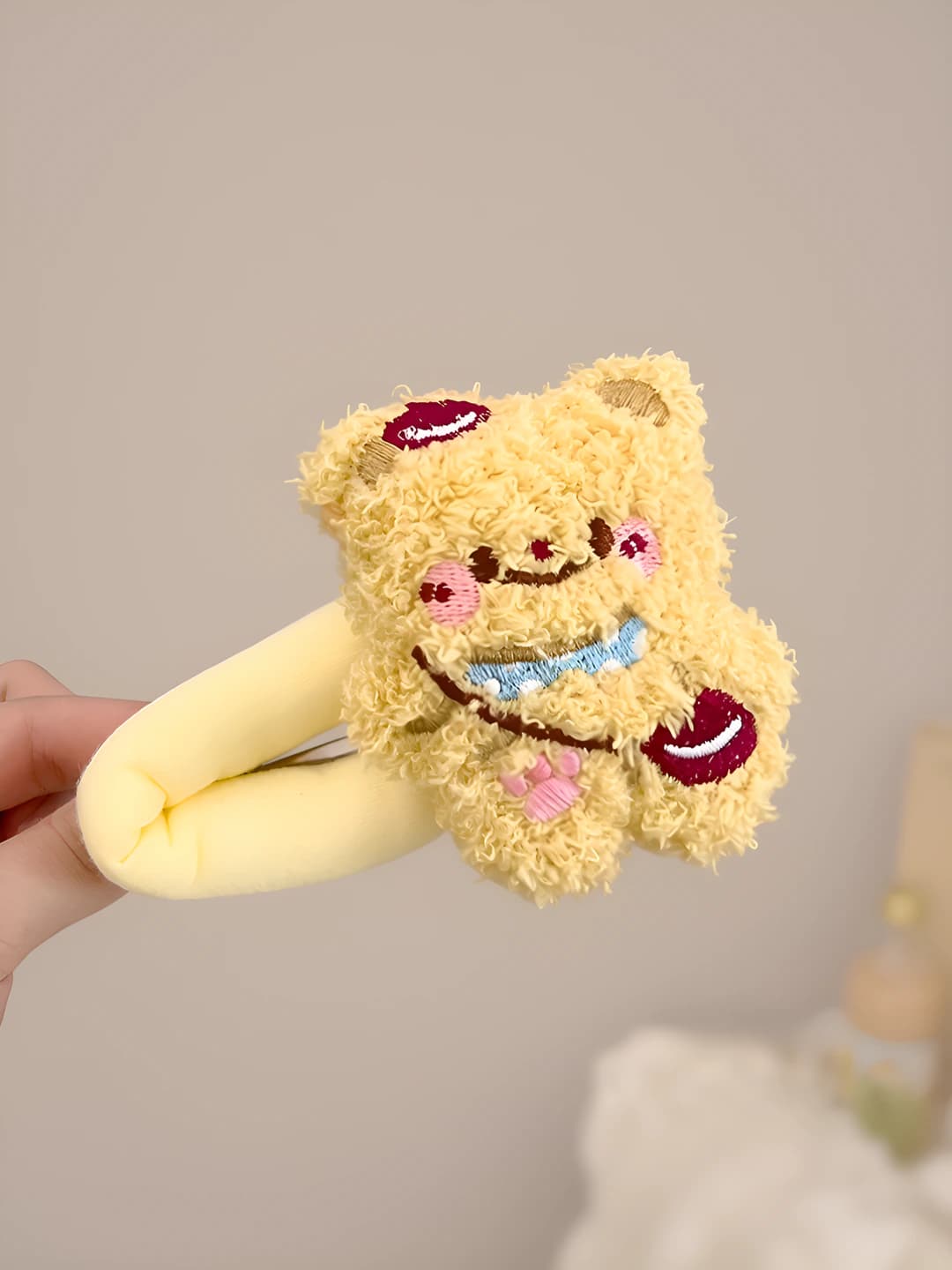 Backpack bear hair clip