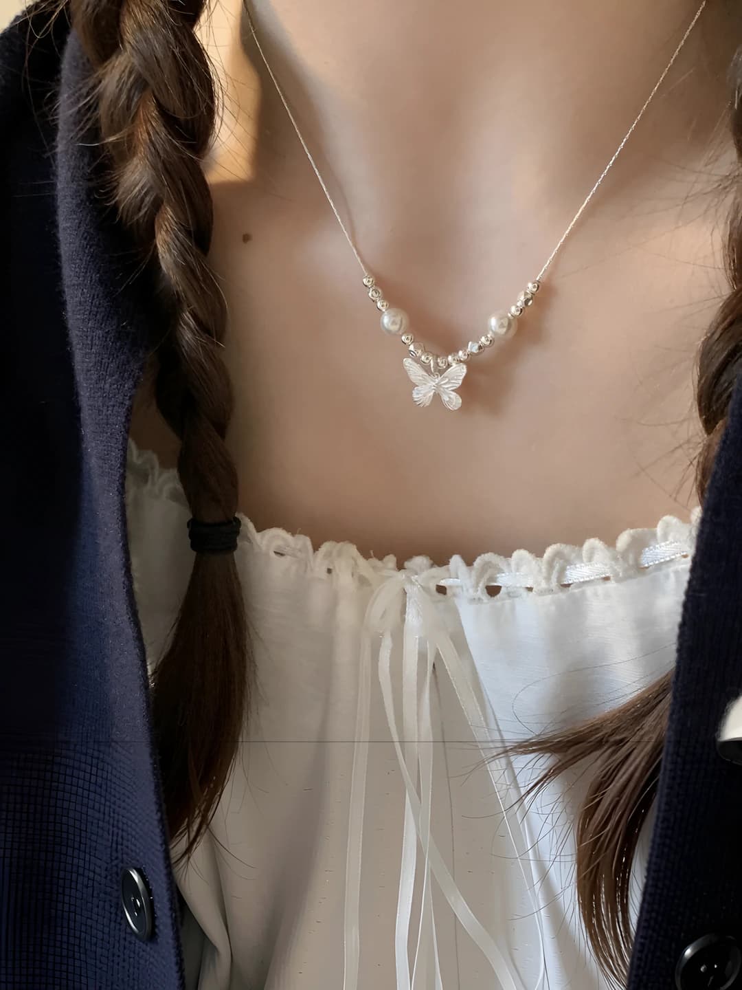 Women's butterfly imitation pearl necklace, simple and sweet design