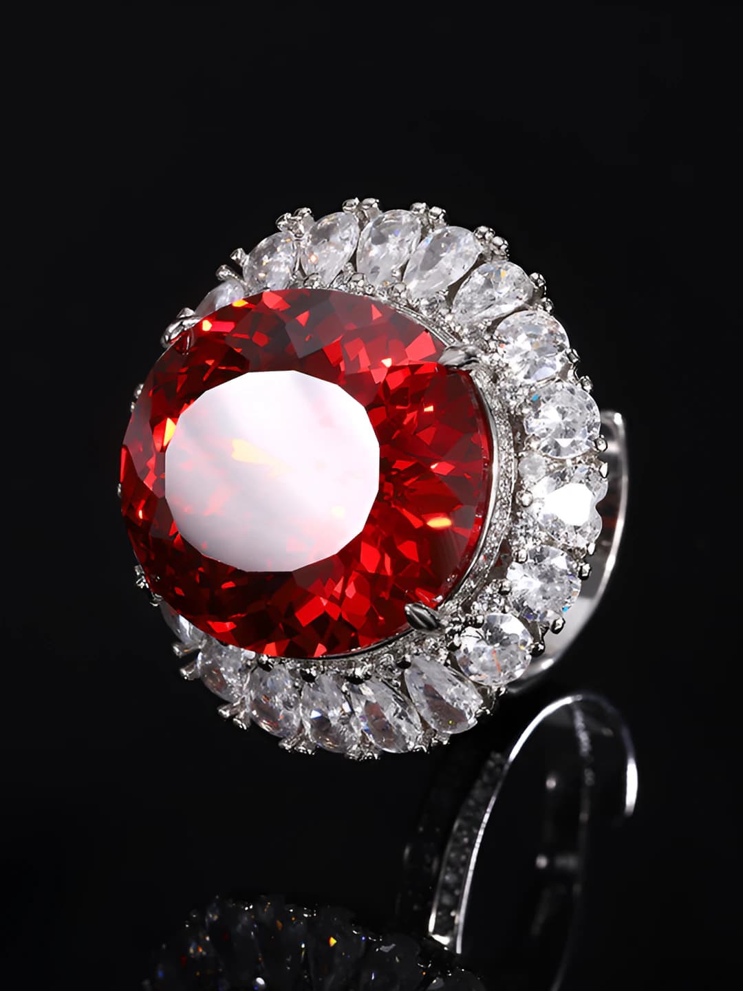 Birdcutter cut Orange-red Ring