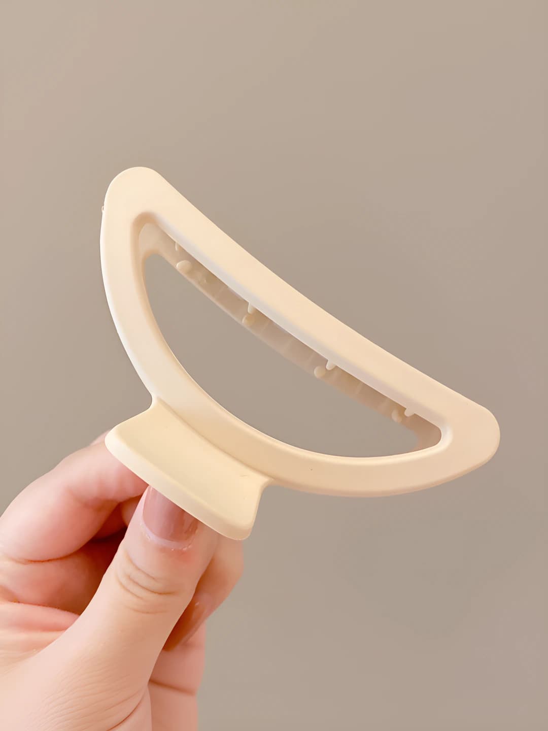 Beige-D letter 8 cm