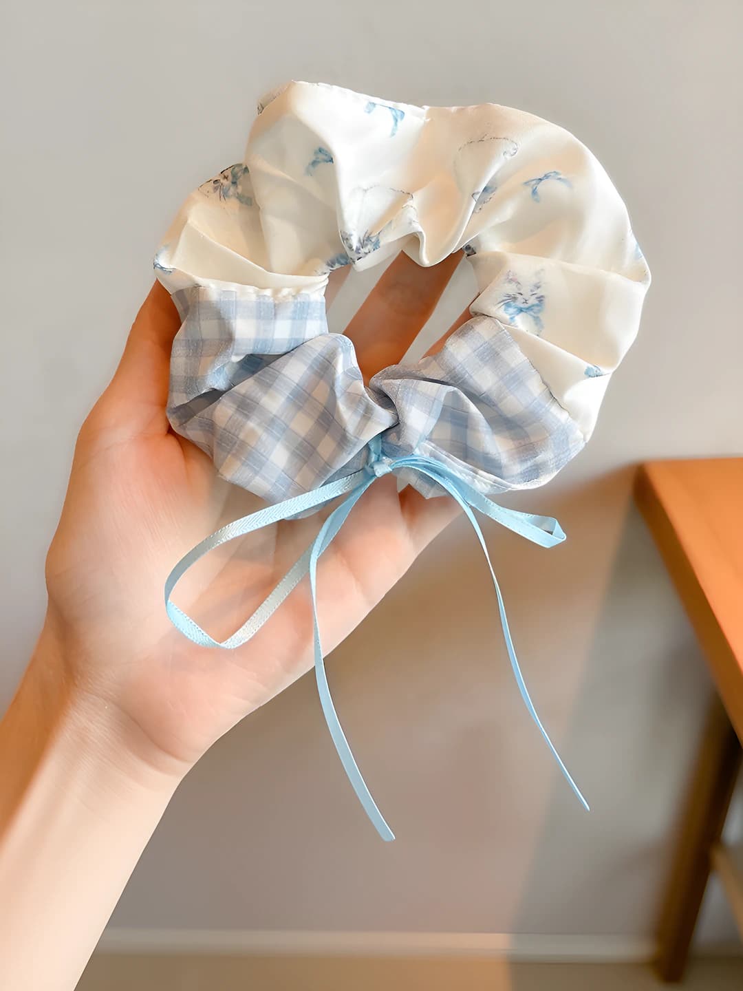 1# Blue plaid cat scrunchie 12cm