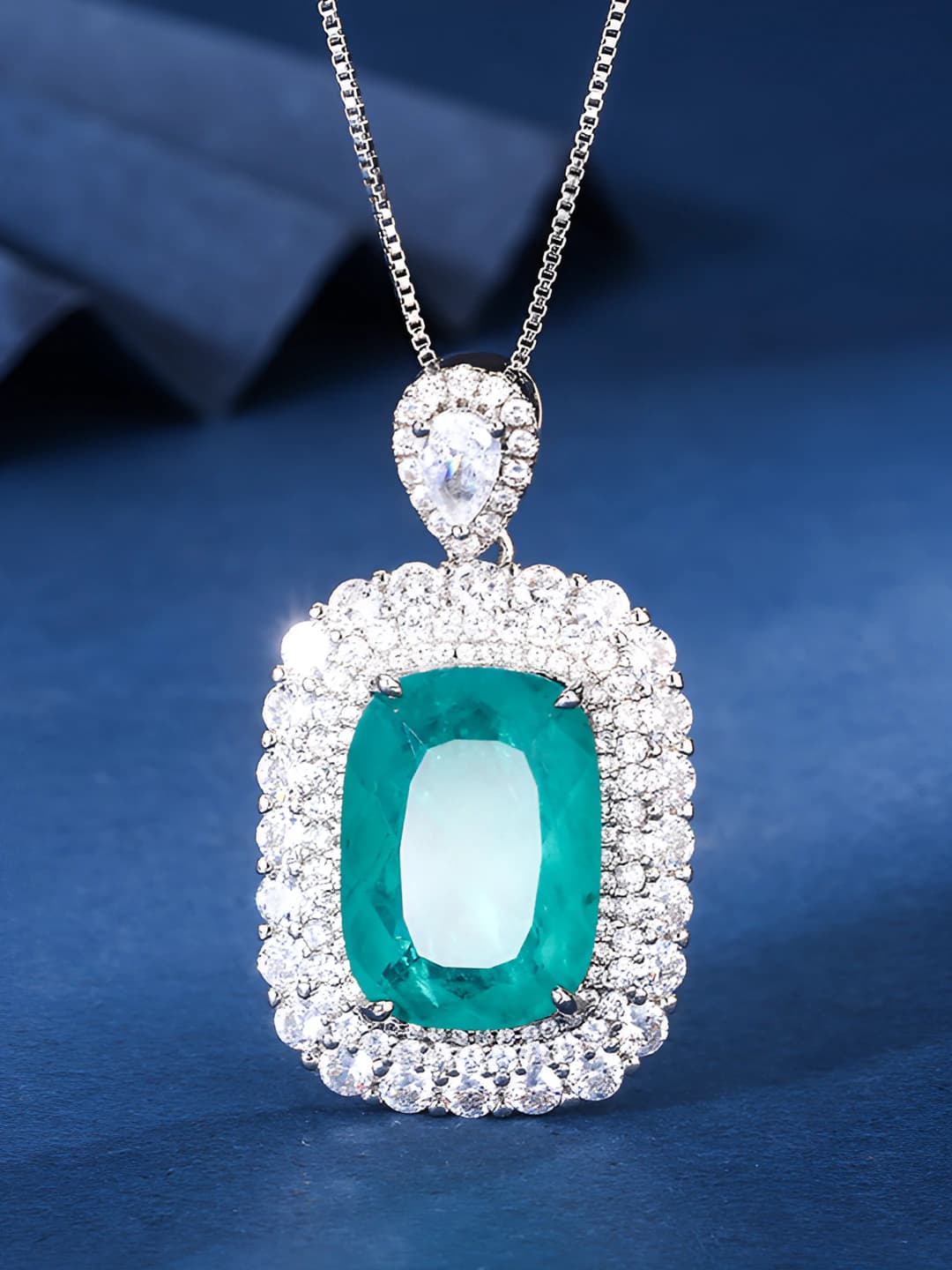 Emerald pendant with chain