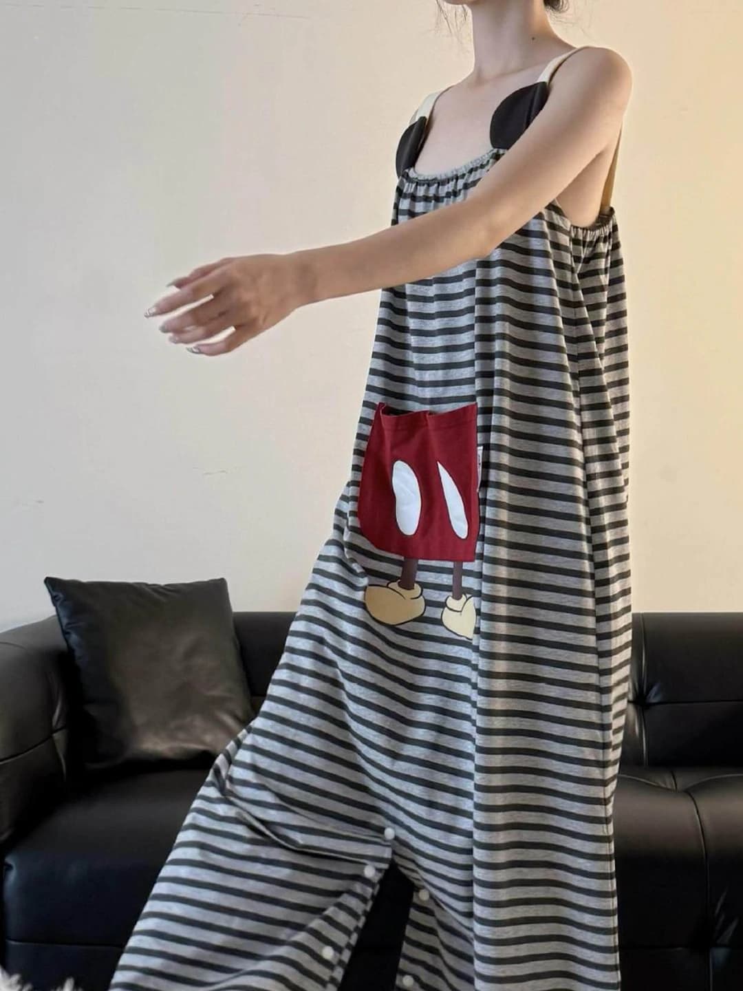 Ayollar uchun yozgi yupqa chiziqli kundalik uy kiyimi, bo'sh (oversize) uzun yubkali uy uchun libos