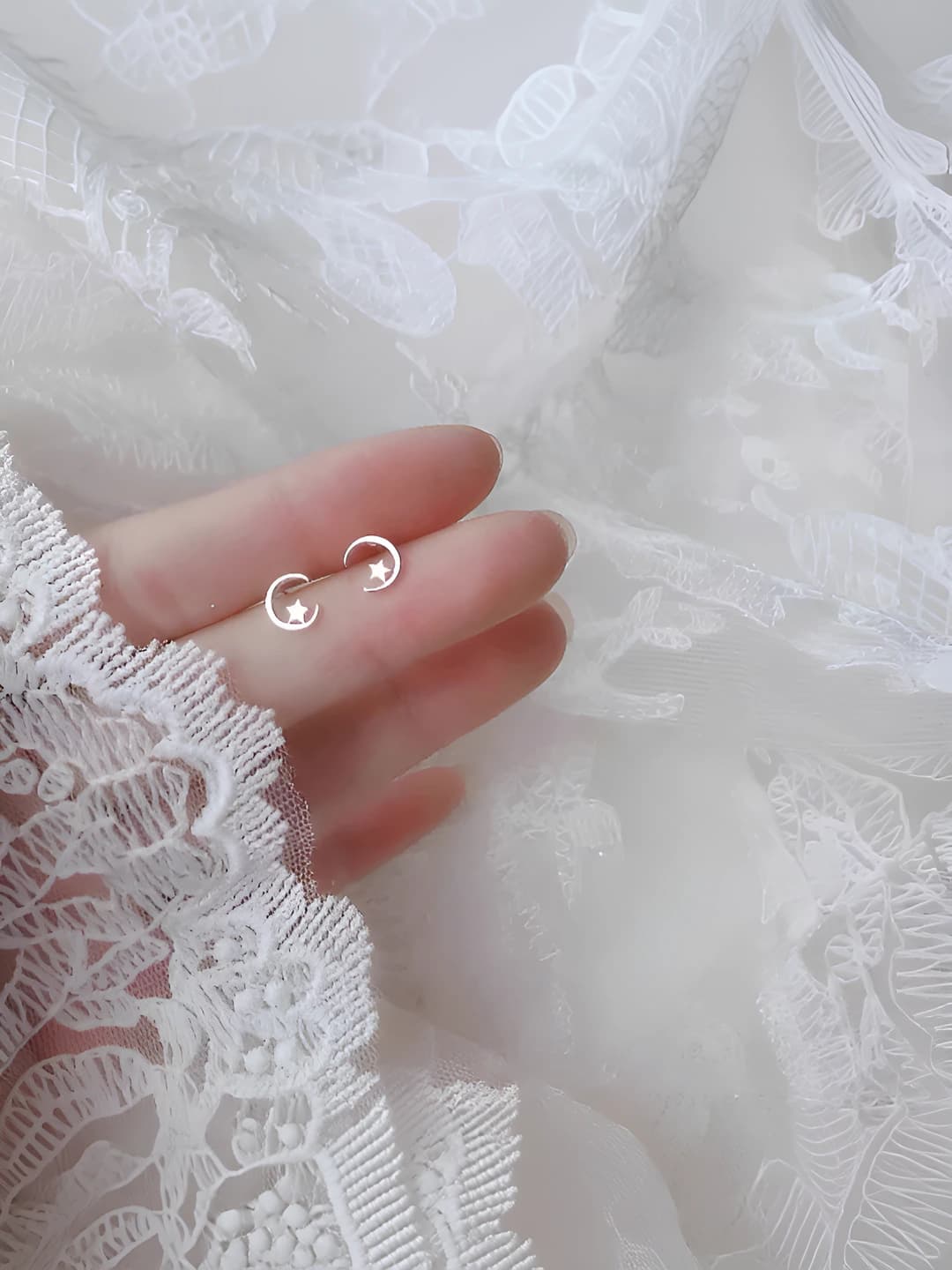 17# Small studs - Moon and star