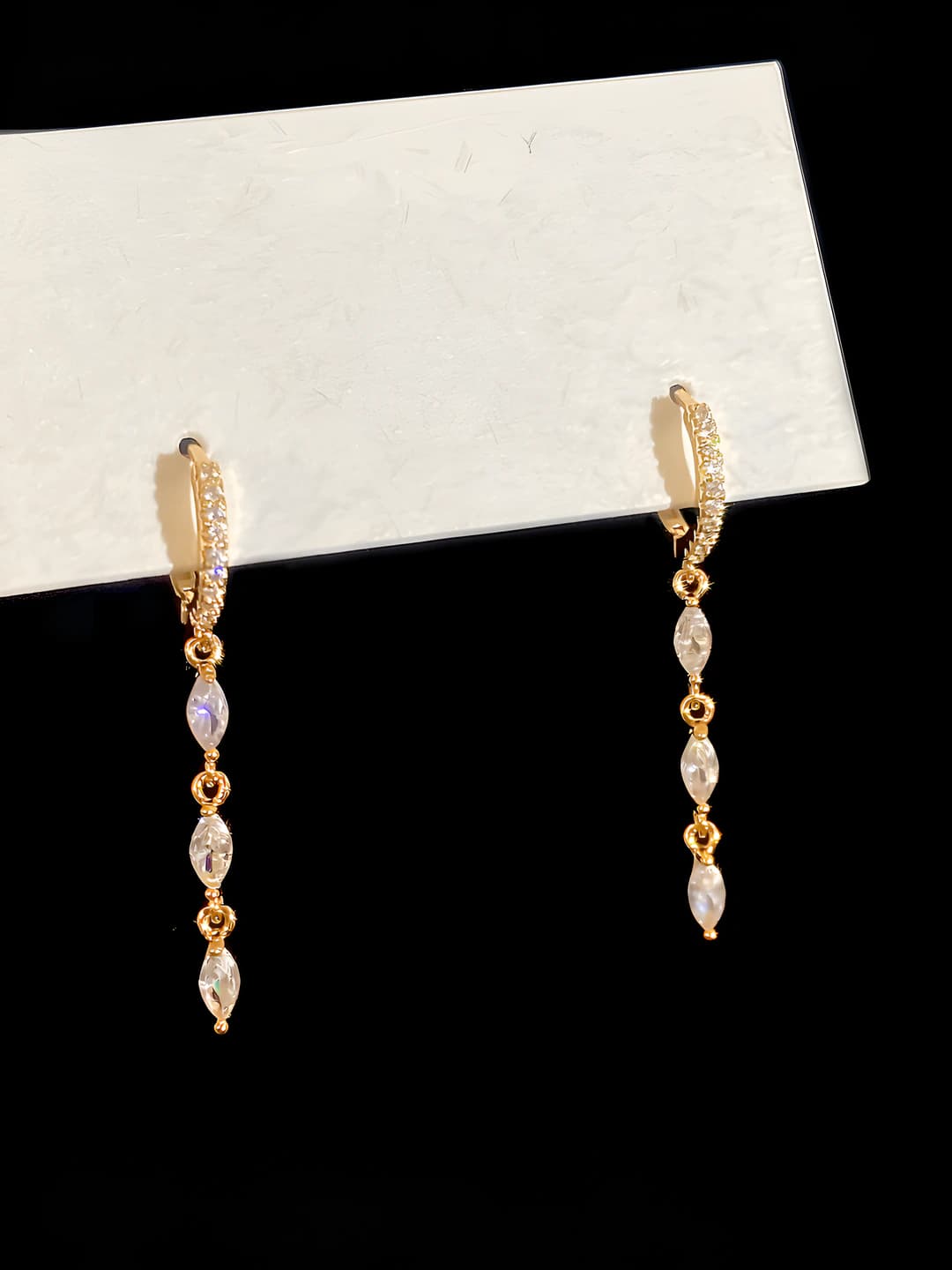 3 white zircons, gold-plated copper