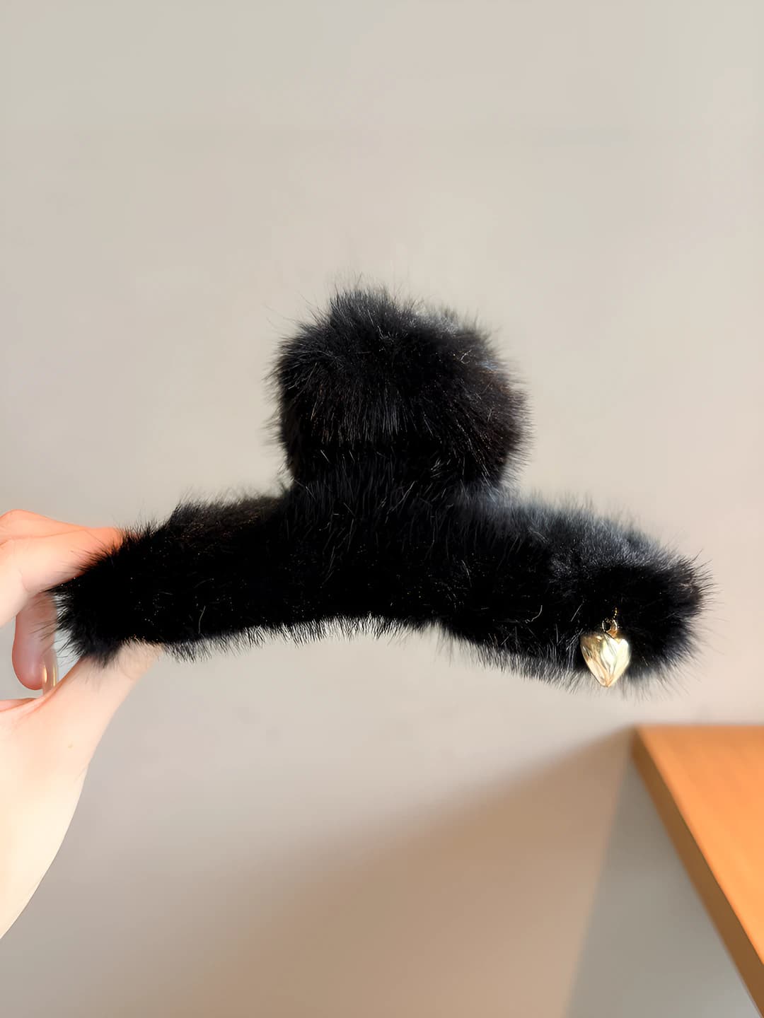 Black plush clip 13 cm