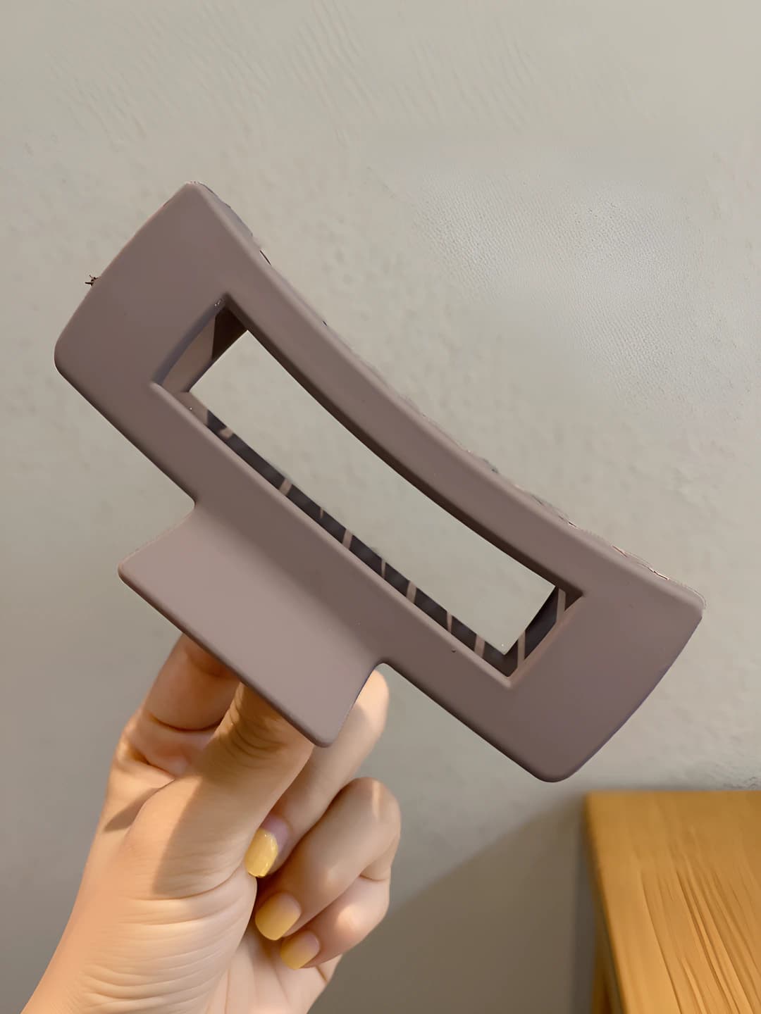 Kofe rangli kvadratli klips, 11 sm