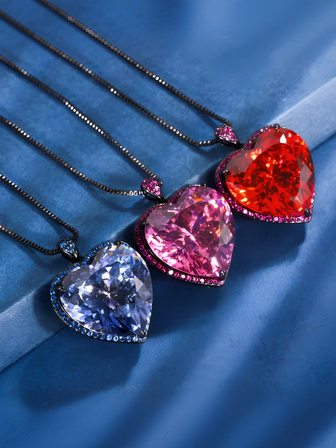 Women's retro large heart-shaped pendant necklace, black gold, 20*20 mm, 2026