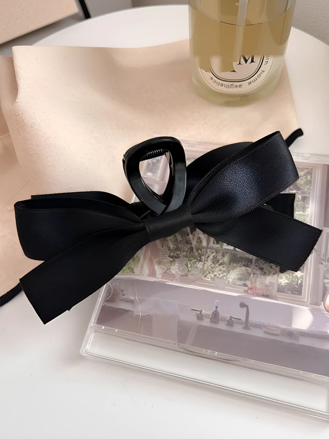 Black bow hair clip