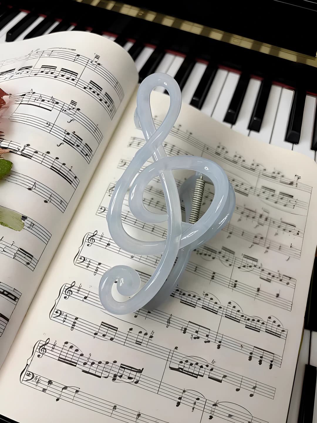 Glacier blue note clip
