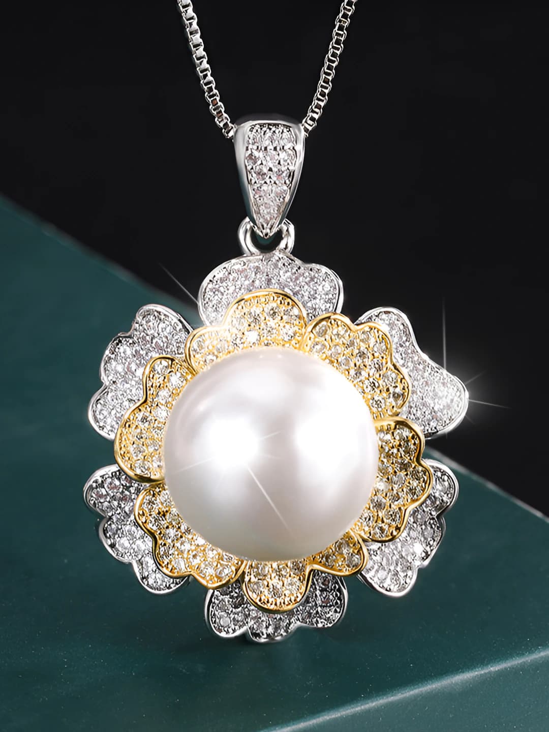 White pearl pendant
