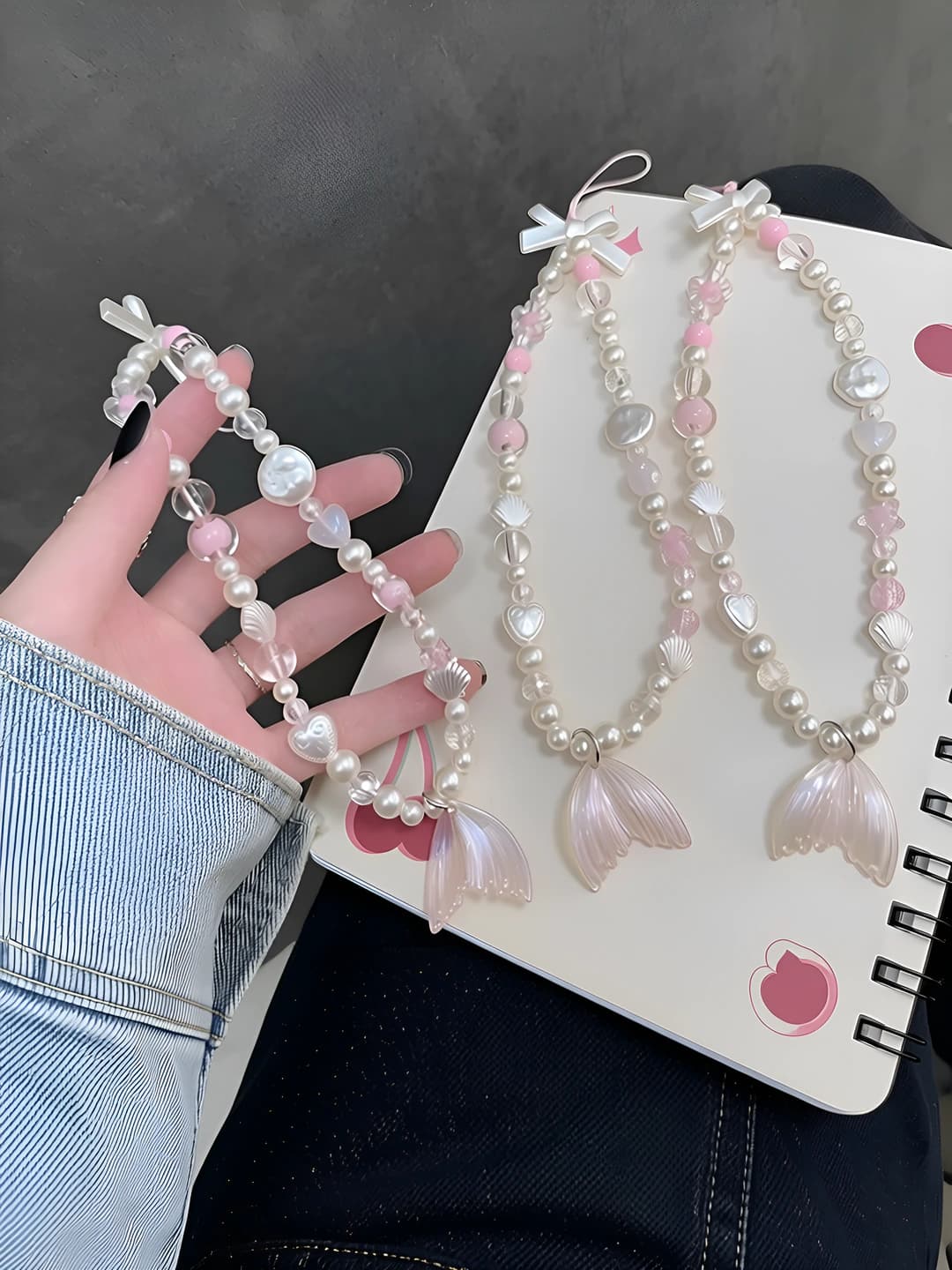 Fish tail phone chain