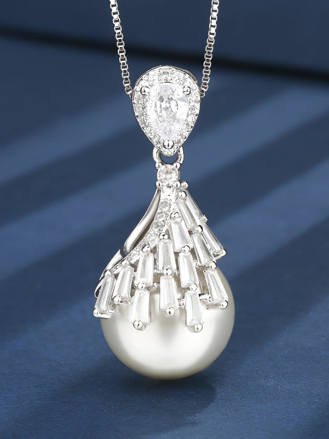 White pearl pendant with box chain