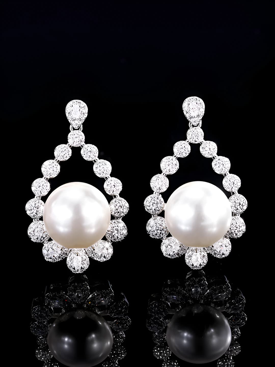 White gold stud earrings