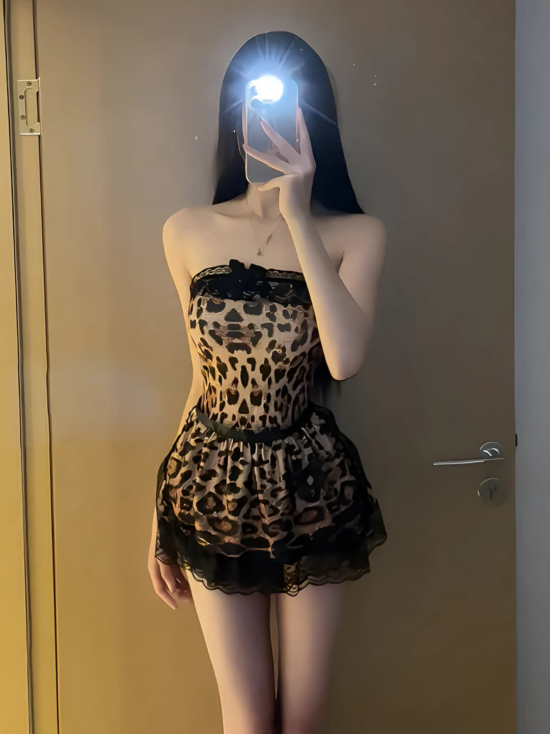 Ko'kraksiz leopard ko'ylak
