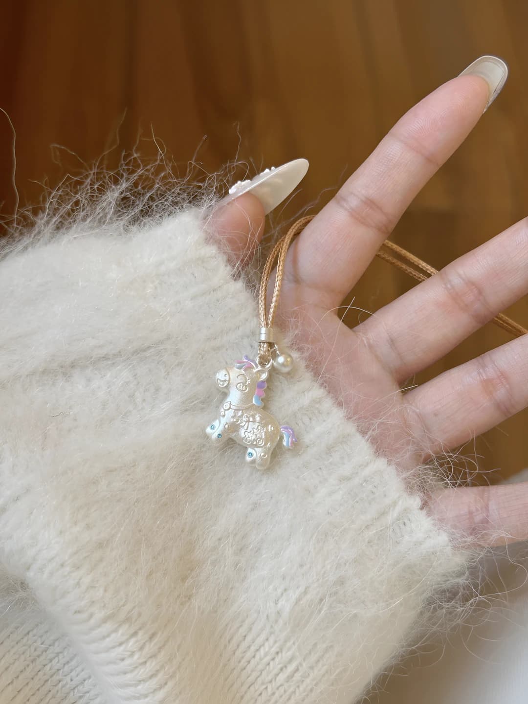 Women's long sweater chain for autumn-winter 2026, with enamel horse pendant, handmade chain, style: Chanel style